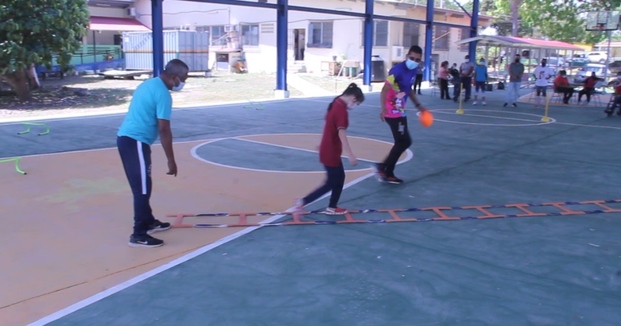 Estudiantes de Antón participan de jornada lúdica y de actividad física