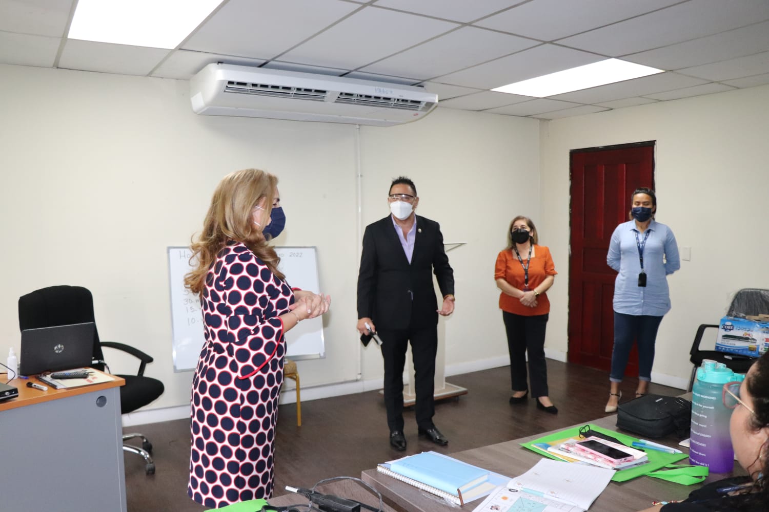 Funcionarios del IPHE servirán como maestros voluntarios para programa de alfabetización