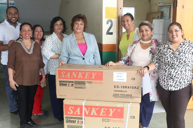 Escuela Helen Keller recibe nueva unidad acondicionadora de aire
