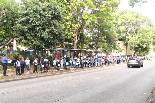 Clausuran Mes de Concienciación del Autismo en el Instituto Bolívar