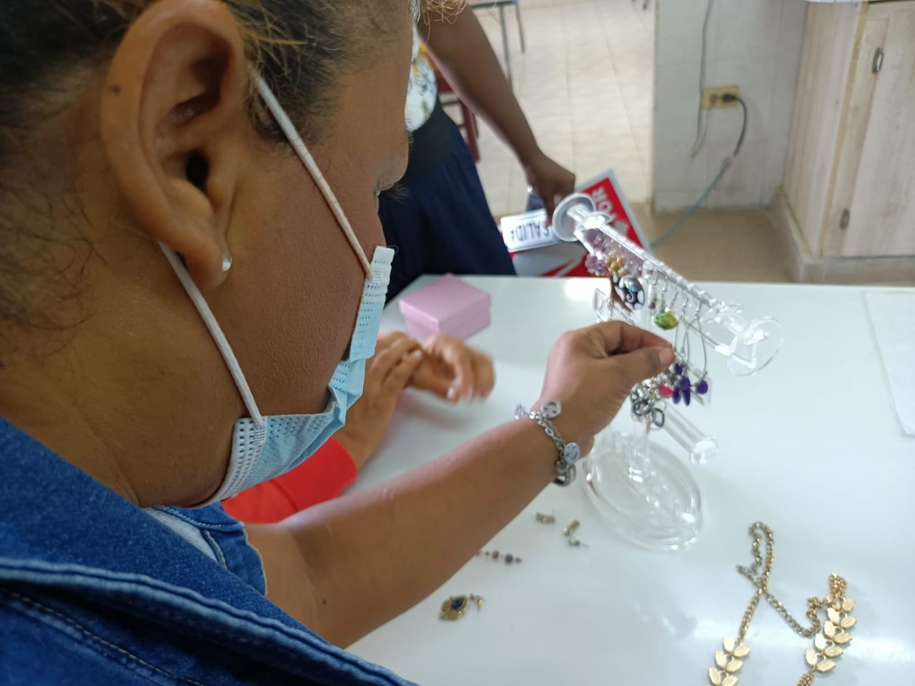 Escuela Nacional de Ciegos apoya emprendedurismo de madres de familia 