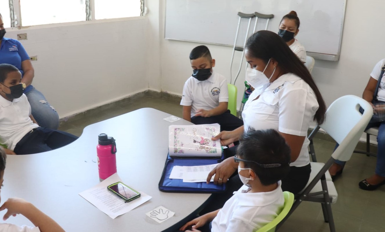 Coordinan lineamientos para año lectivo 2022 con padres de familia de Escuela Nacional de Ciegos Helen Keller