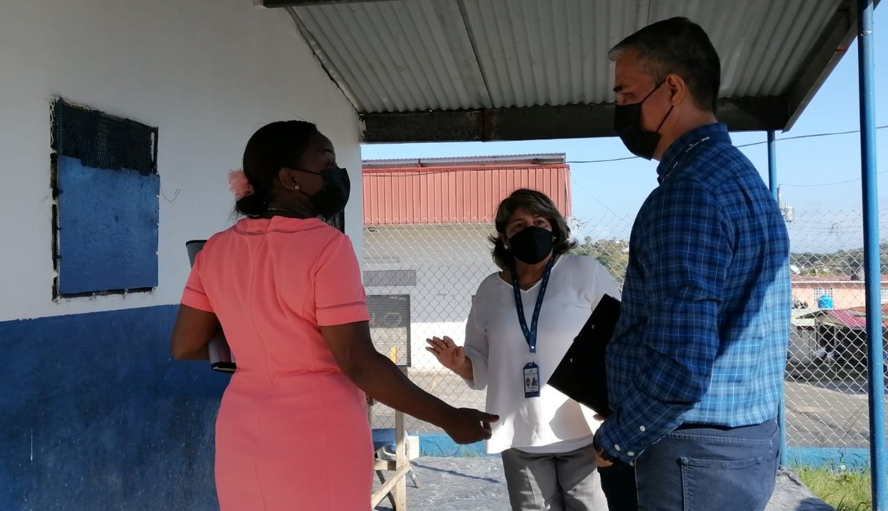 Autoridades de la Escuela de Ciegos consiguen espacio para nueva aula especial en Centro Educativo María Henríquez