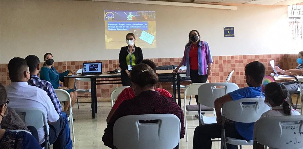 Comunidad educativa de Los Santos se capacitan sobre Situaciones de Riego Social  