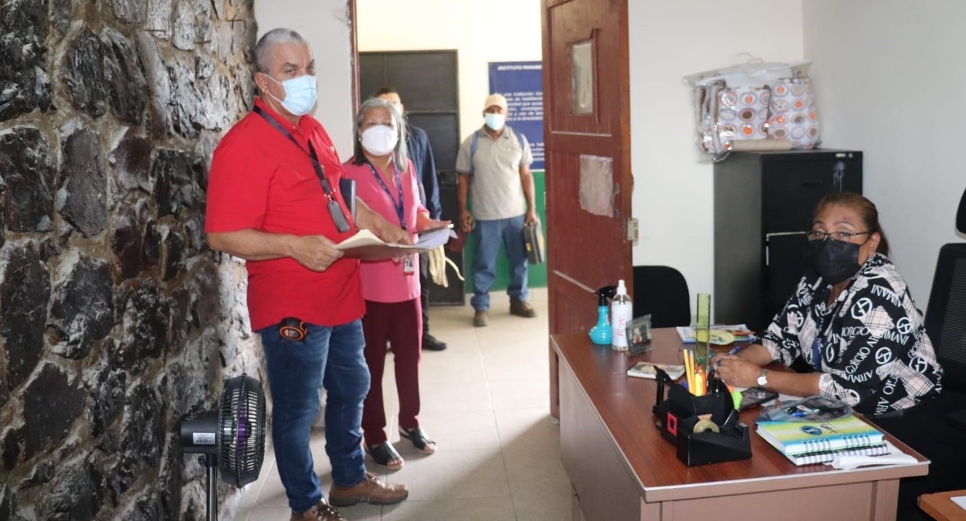Realizan recorrido en las nuevas aulas en la Extensión de Colón  