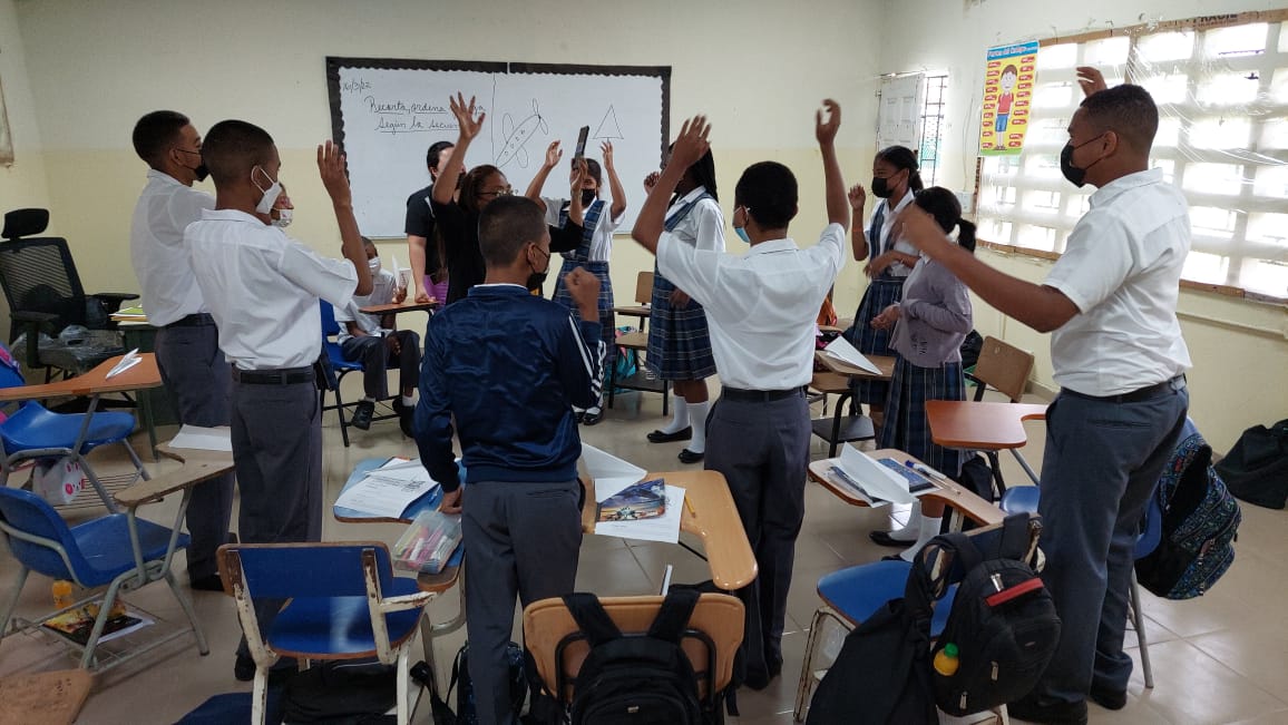 Equipo técnico del IPHE de Colón brinda orientaciones a estudiantes sobre medidas de bioseguridad y valores de conducta dentro de la comunidad educativa