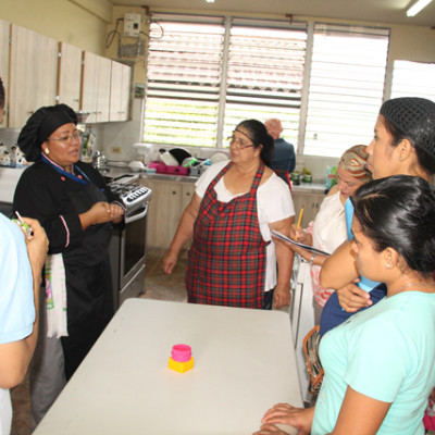 r-4-4beacabb121ff1790a1b0146e1024361.jpg