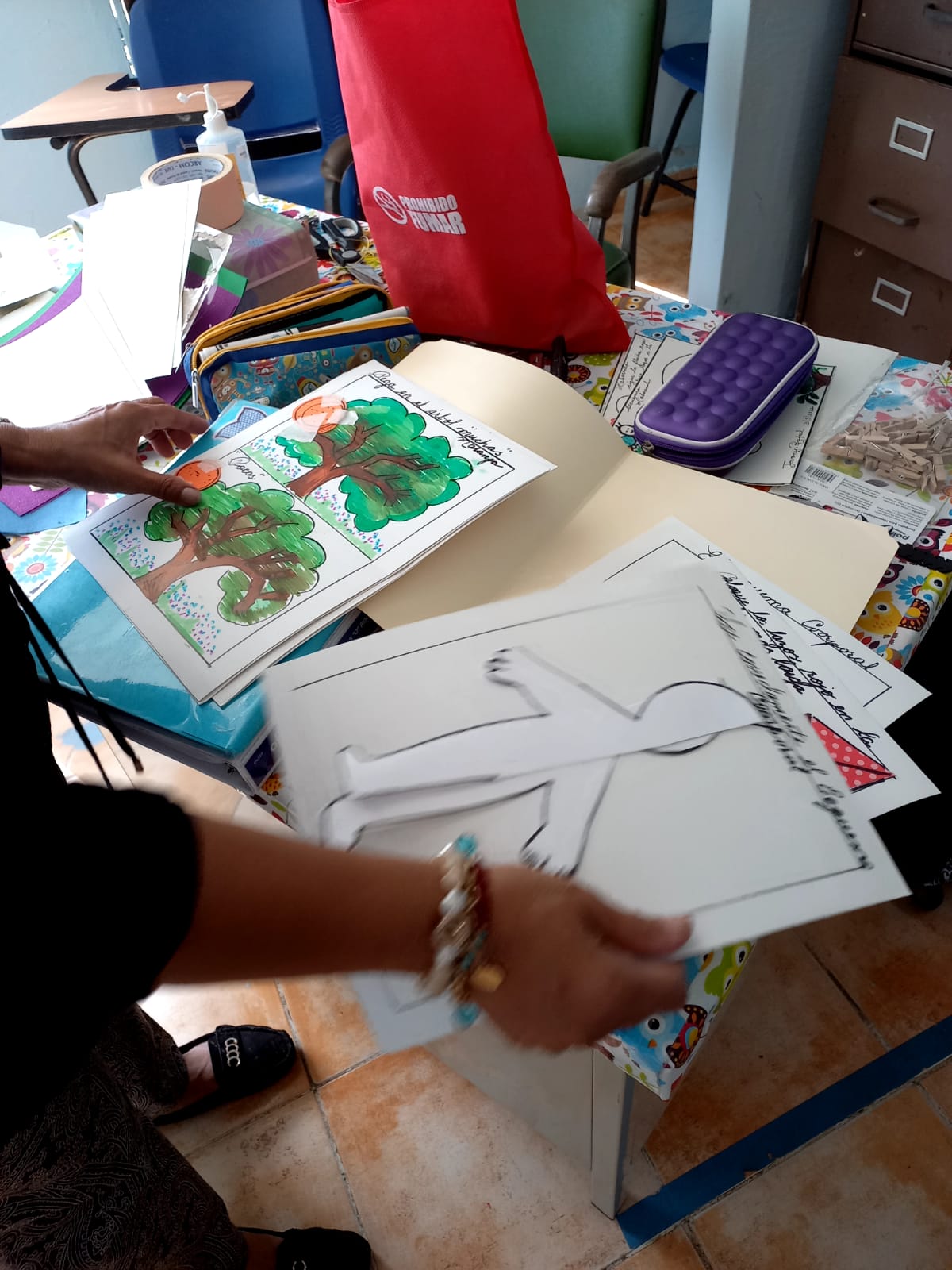 Docentes de IPHE Veraguas refuerzan proceso de enseñanza aprendizaje con materiales didácticos