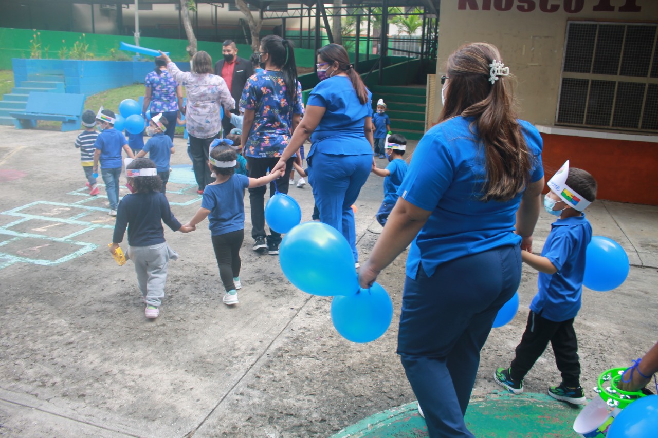 Escuela de Ciegos Helen Keller realiza Caminata por el Mes del Autismo