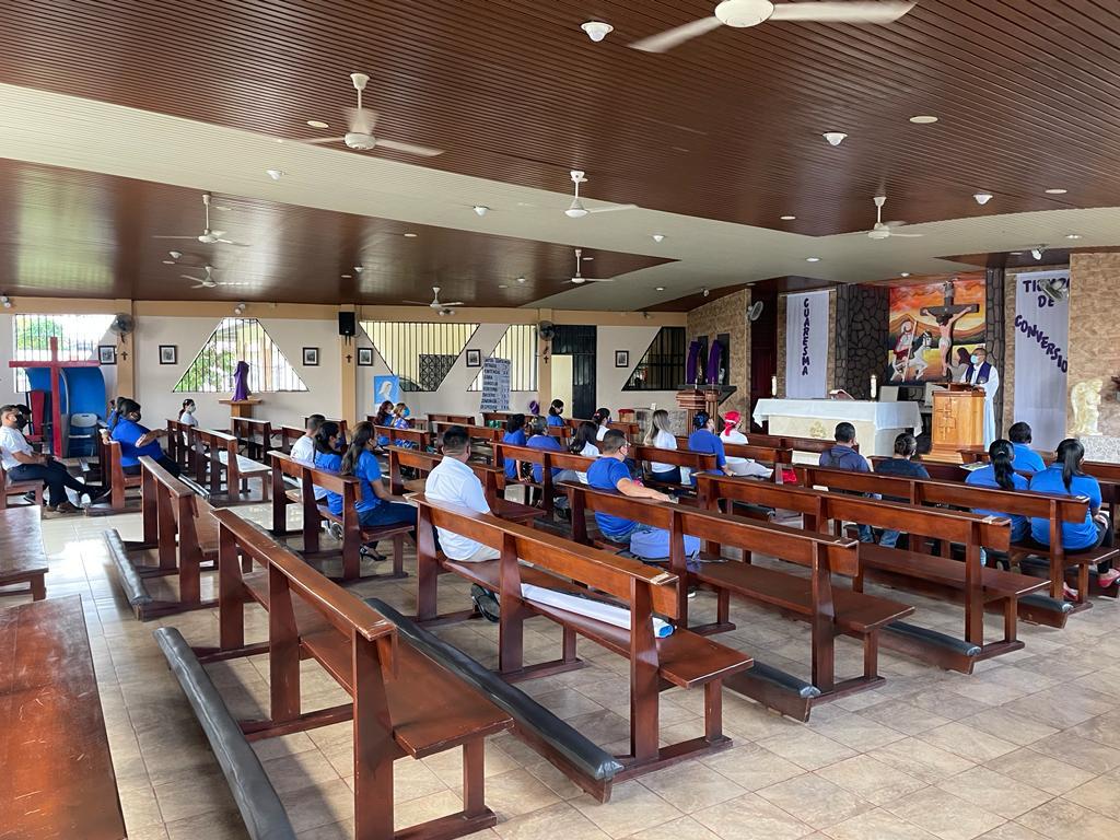 Eucaristía y cadena humana para conmemorar el Mes del Autismo en Bocas del Toro     