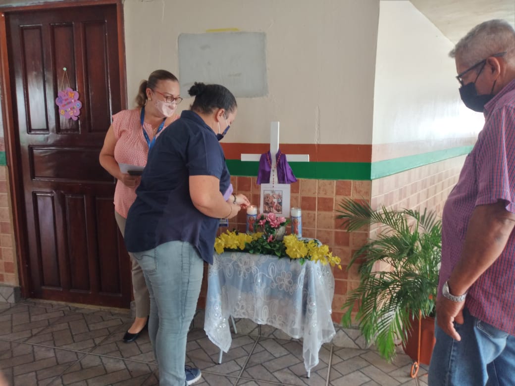 Realizan Vía Crucis como parte de la Semana Mayor en IPHE Los Santos