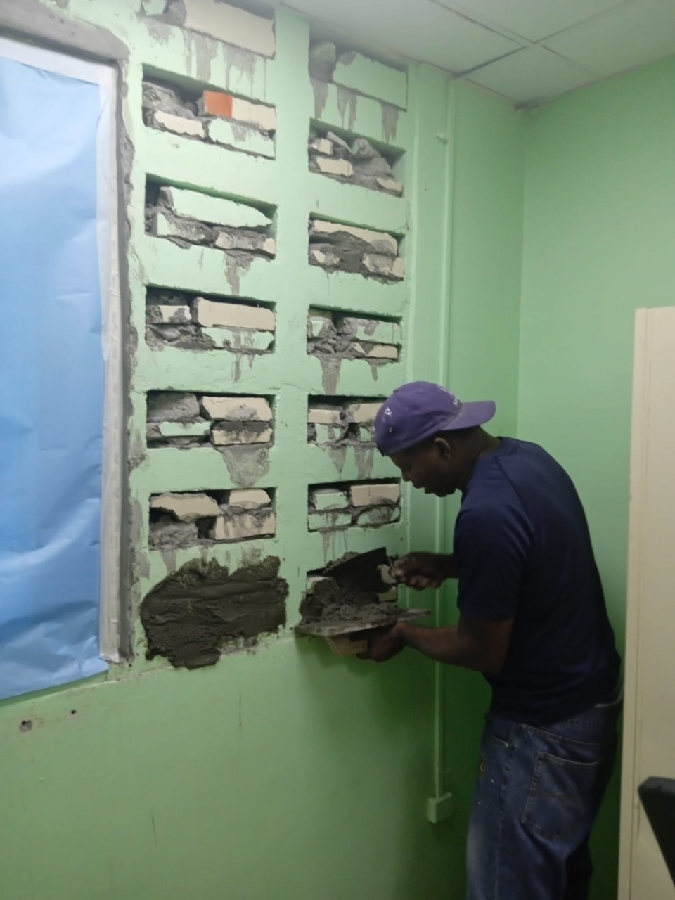 Realizan acondicionamiento y reparaciones en los salones CTI de Panamá Este  