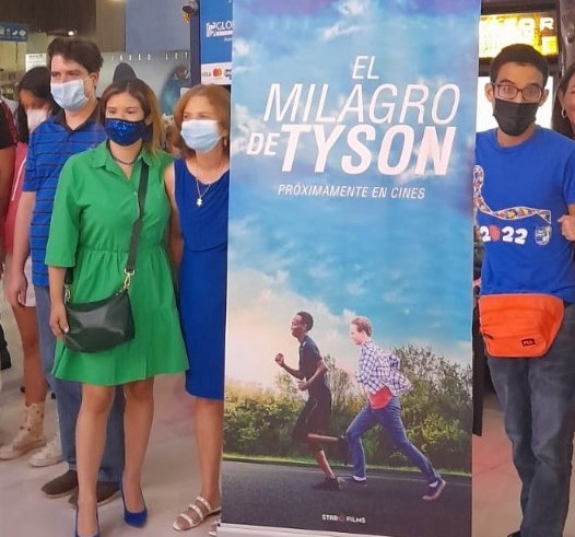 Comunidad educativa del IPHE participa en lanzamiento de la película El Milagro de Tyson, enfocada en el autismo y sus retos