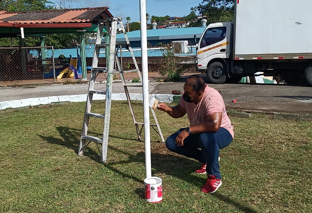 Escuela Nacional de Ciegos realiza jornada de embellecimiento a las áreas verdes 
