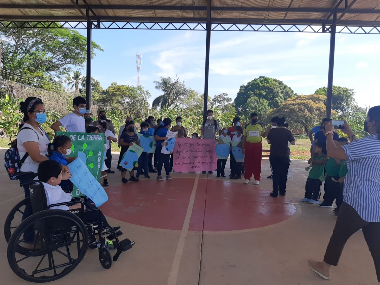 Comunidad educativa de Aguadulce conmemora el Día Mundial de La Tierra  