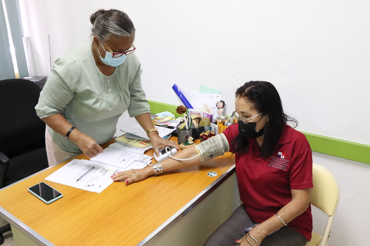 IPHE desarrolla programa de prevención de salud con jornada de evaluación de presión arterial