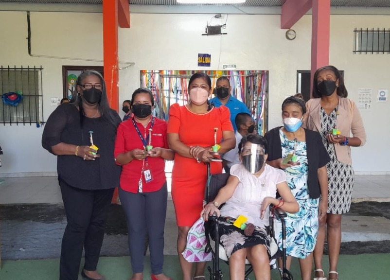 Secretarias de la Extensión de Penonomé reciben reconocimiento por su labor profesional  