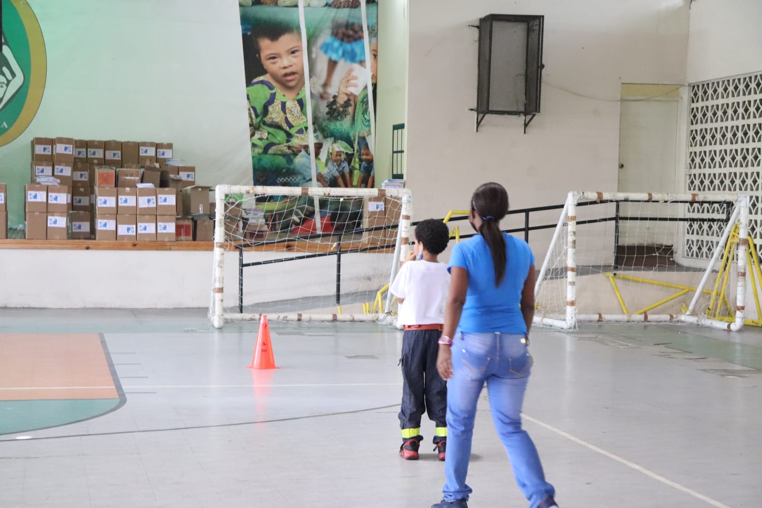 Estudiantes de Autismo realizan actividades físicas