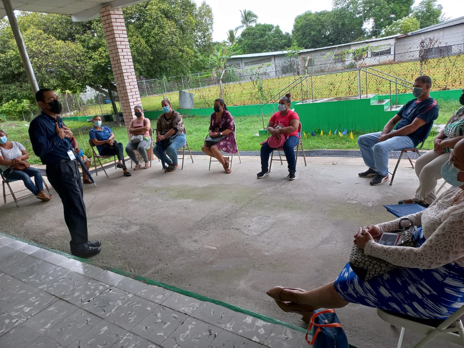 Padres de familia reciben orientación sobre discapacidad