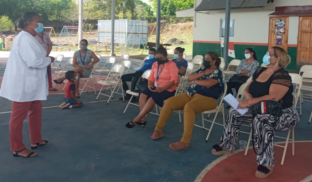 Comunidad Educativa de Herrera recibe atención médica