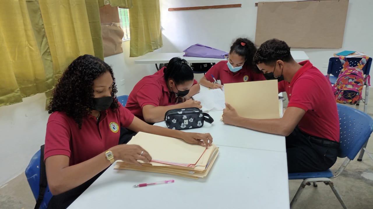 Estudiantes de CTI se adiestran para el empleo