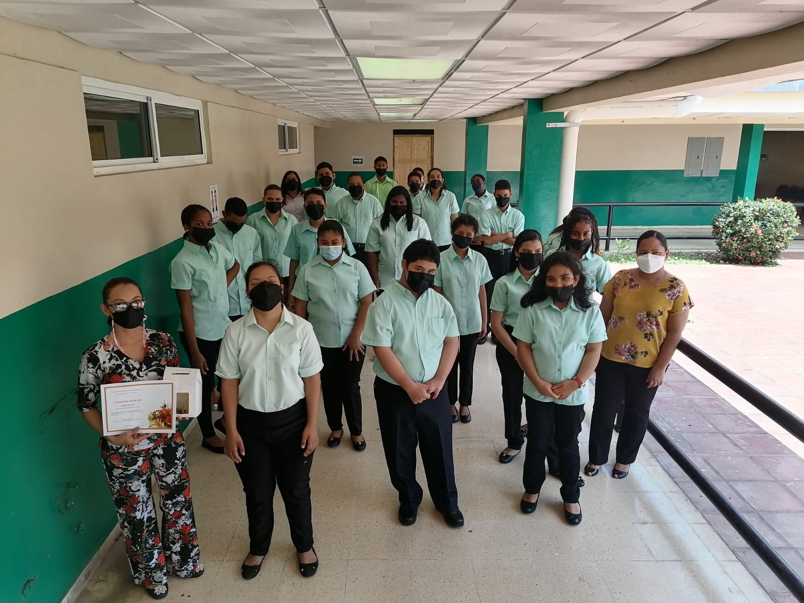 Estudiantes culminan Práctica de Oficina