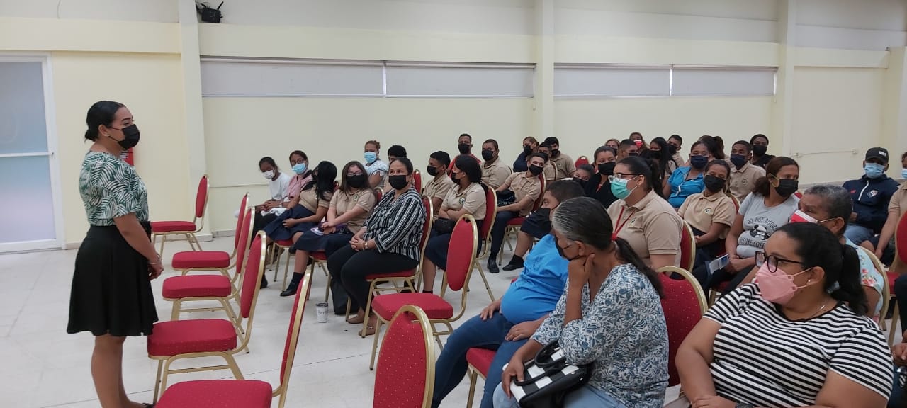 Estudiantes de la EVE reciben orientaciones 