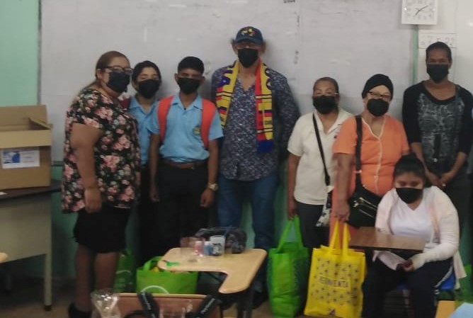 Estudiantes de Tocumen reciben donaciones  