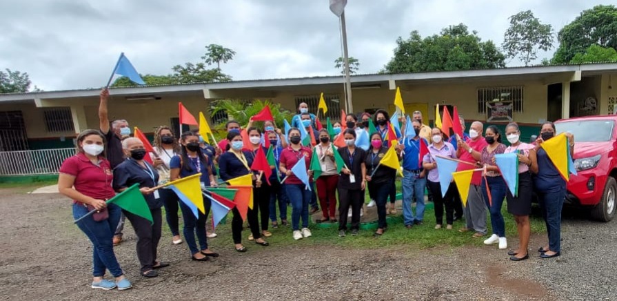 Confeccionan banderas de Reducción de Riesgo