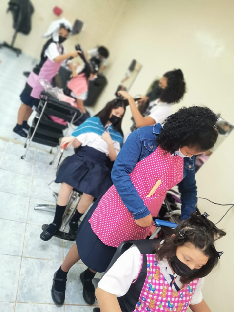 Estudiantes refuerzan conocimientos sobre belleza