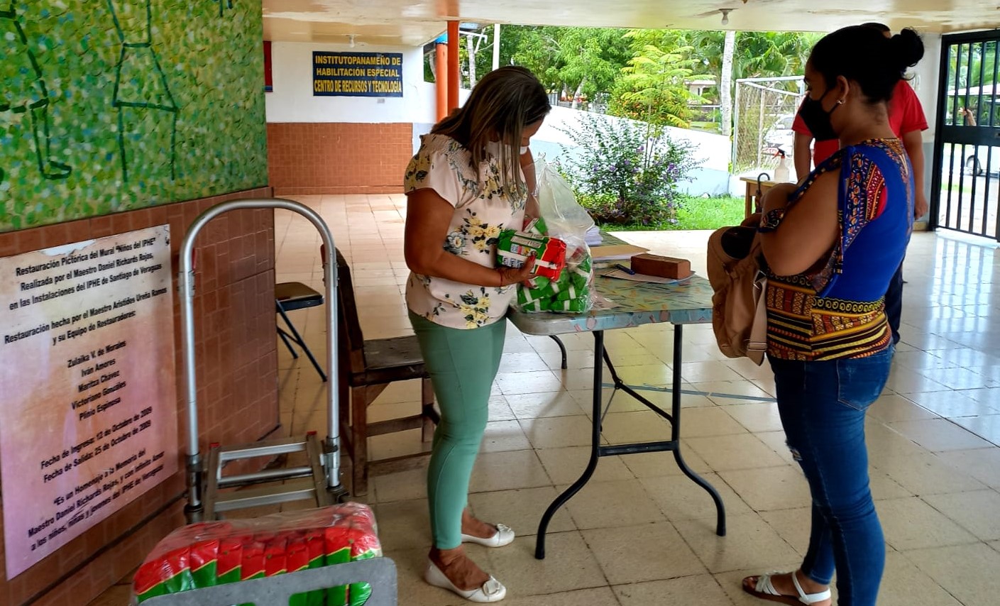 Estudiantes reciben crema nutricional 