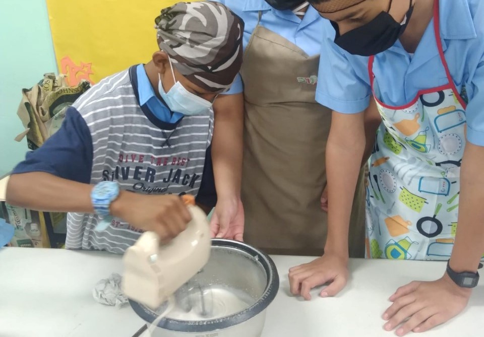 Estudiantes de inclusión desarrollan su creatividad  