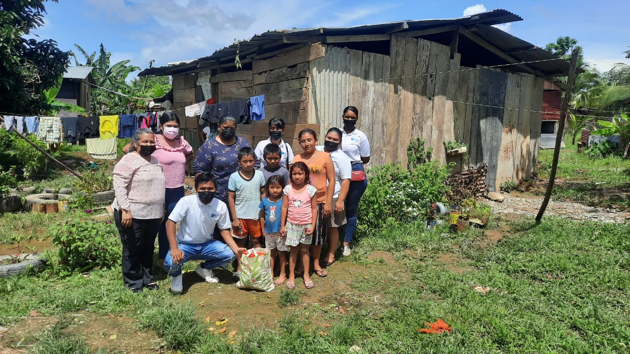 Estudiantes en Bocas del Toro reciben donaciones