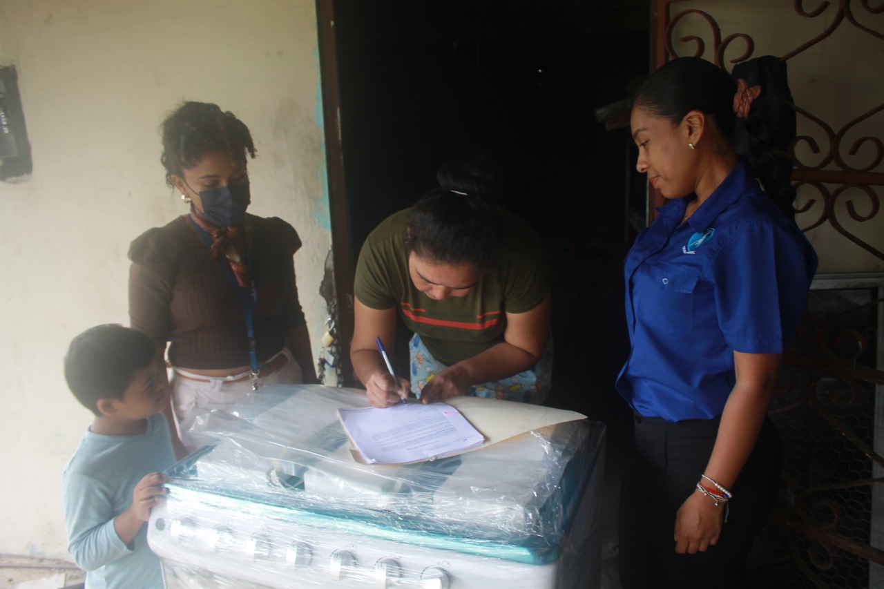 Entregan estufa para familia en San Miguelito