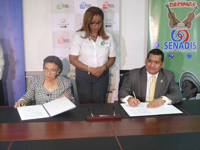 SENADIS y SERTV Canal 11 firman convenio