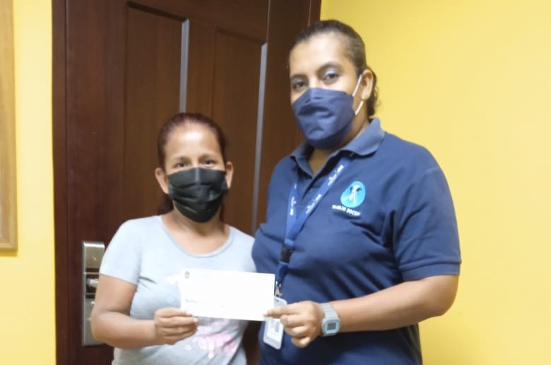 Estudiantes del IPHE Penonomé reciben recursos económicos