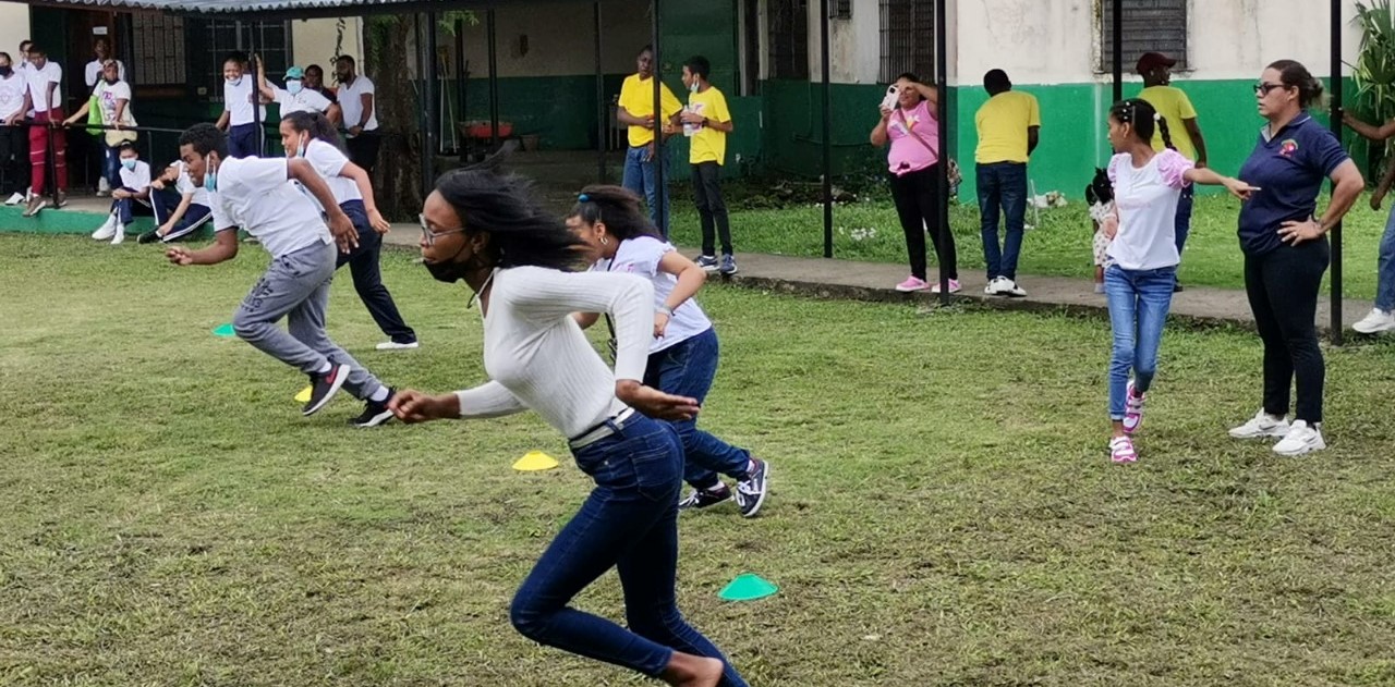  Con juegos recreativos cierran Mes de la Juventud en Colón