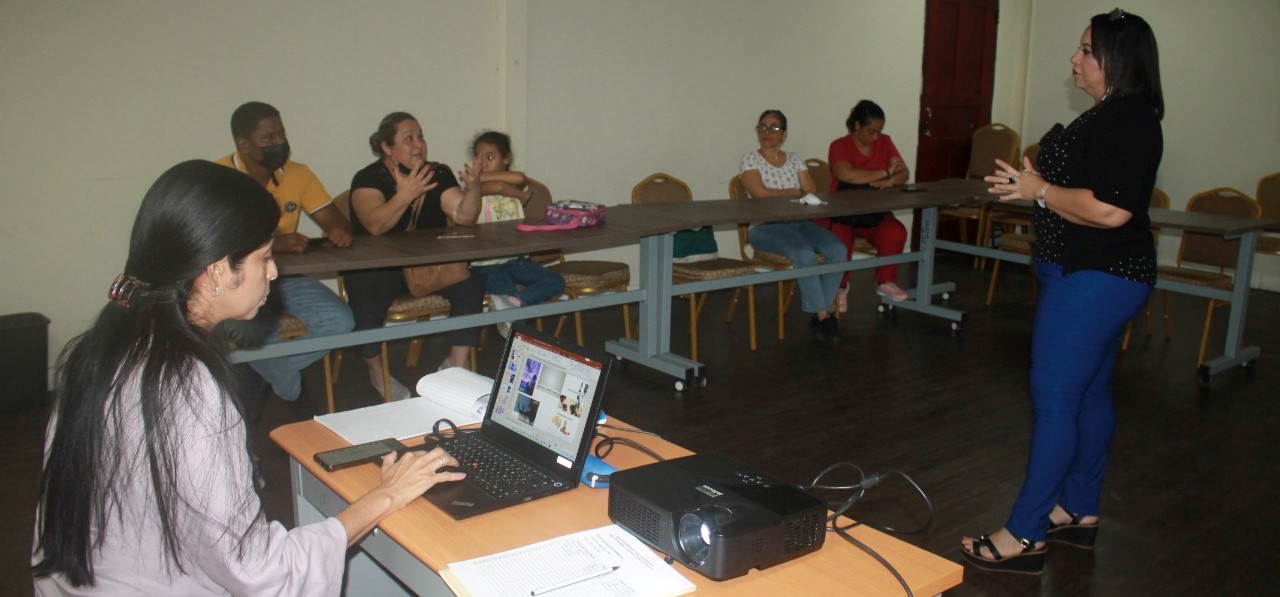    Padres de familia son orientados en nuevo servicio SEMS