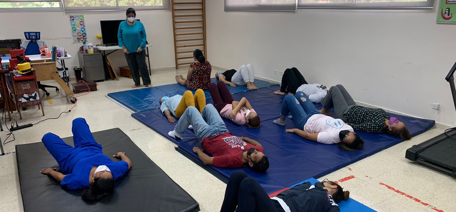 Padres de familia participan en taller “Cuidando al Cuidador”