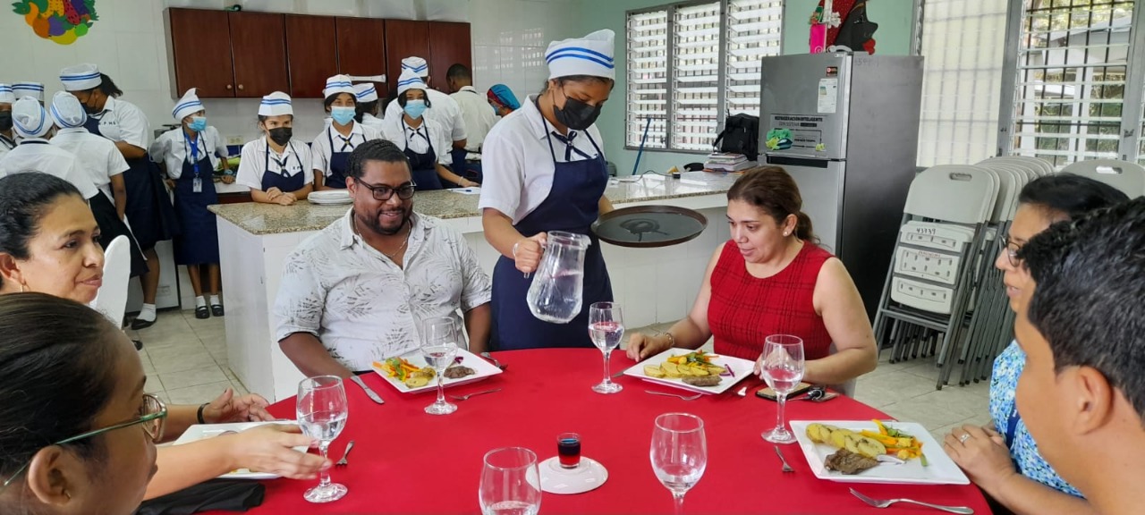 Talleres CTI de Penonomé reciben vista de Mitradel  