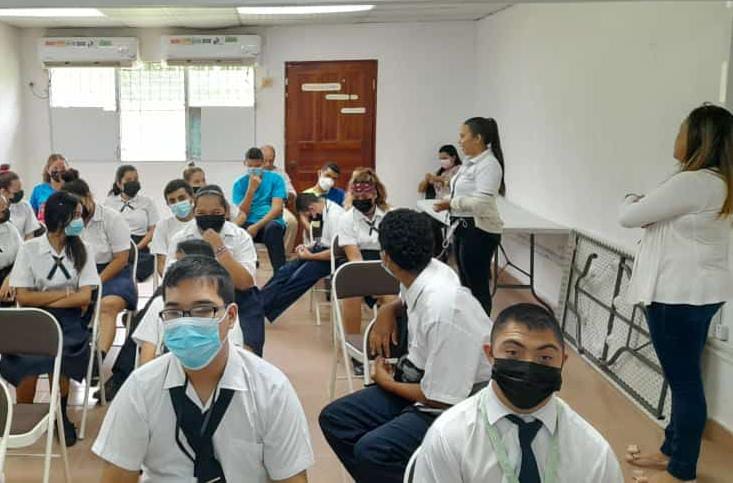 Estudiantes de CTI de Los Santos reciben orientación profesional