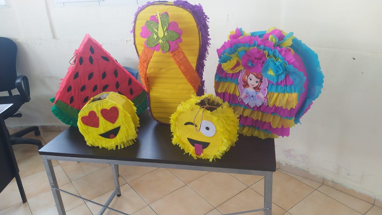 Confeccionan piñatas como trabajo integral, educativo y económico
