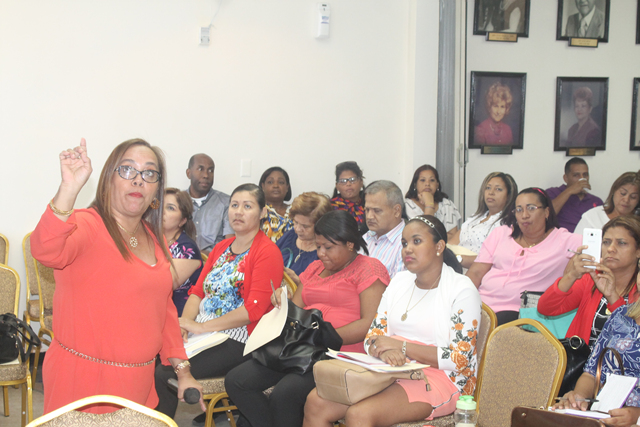 Capacitan a docentes sobre lineamientos de gestión institucional y pedagógica
