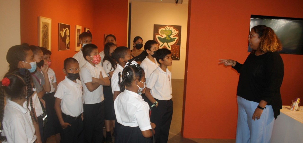 Estudiantes de Enseñanza Especial  conocen Museo de Arte Contemporáneo