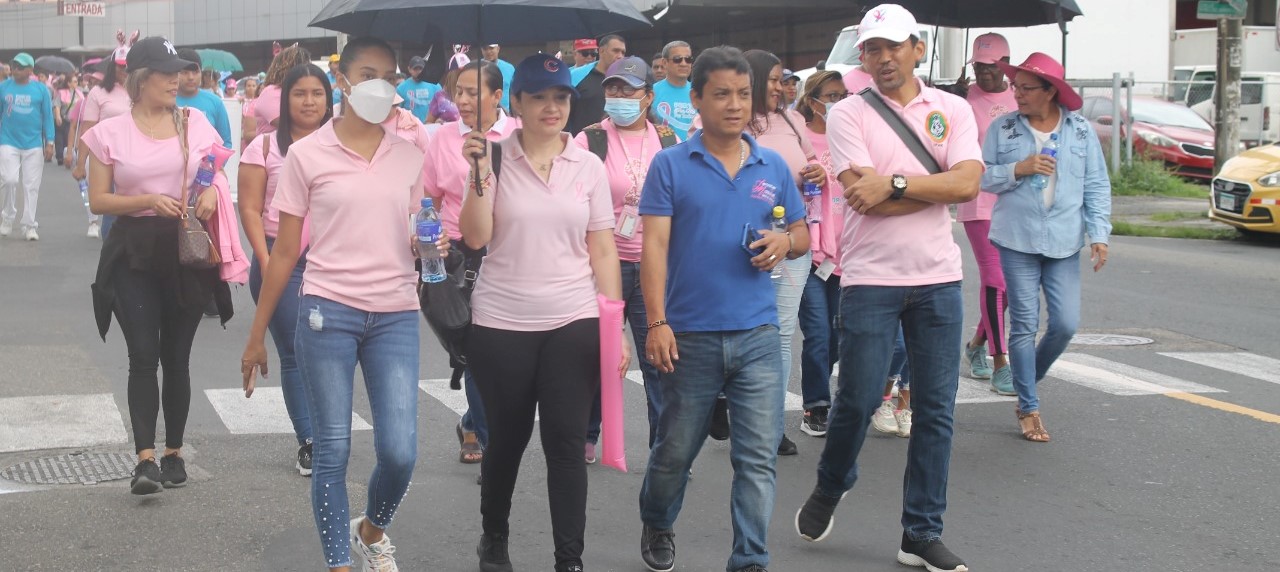Promueven prevención del cáncer de mama con caminata  
