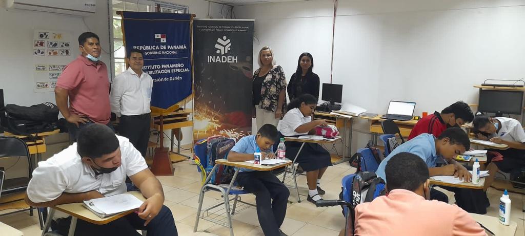 Estudiantes de Darién son  instruidos en lectura de planos