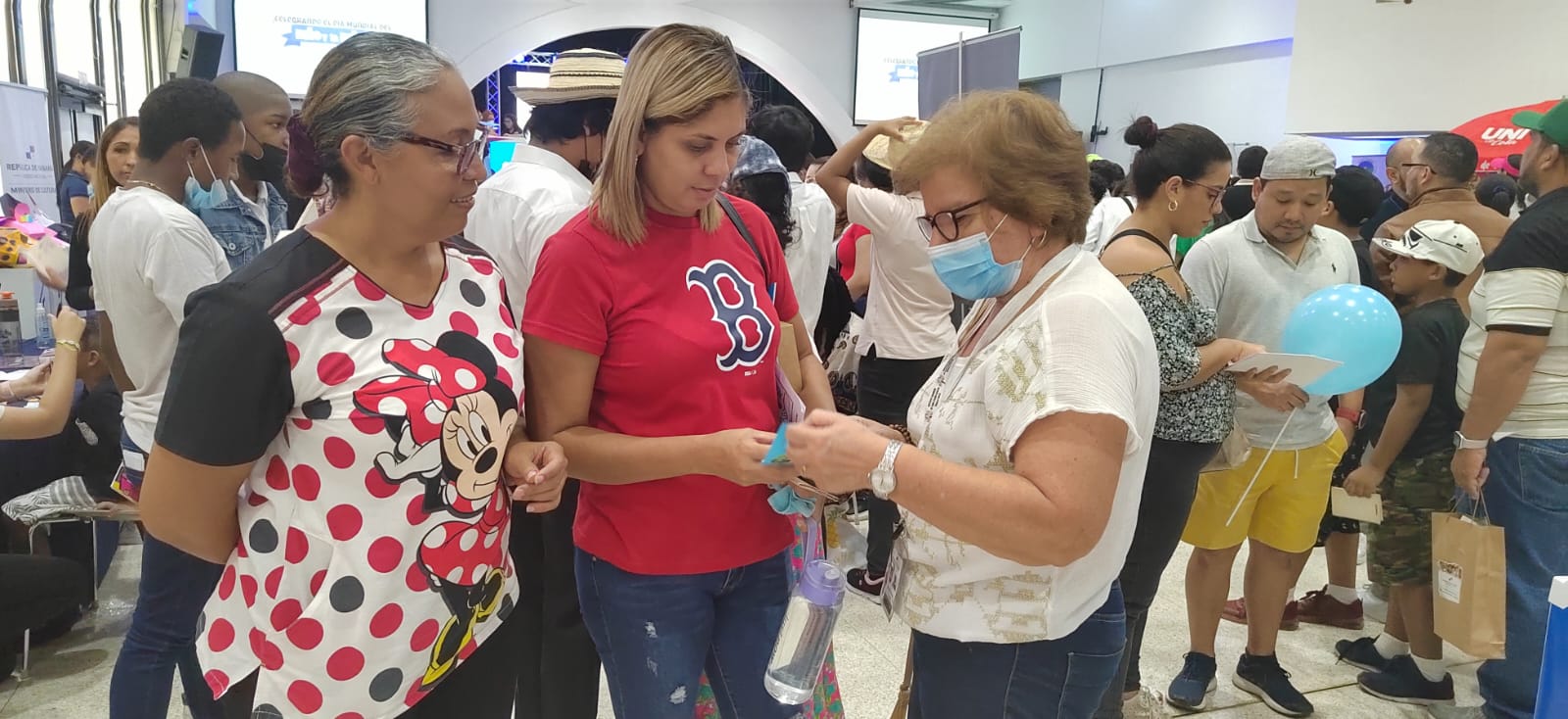 IPHE brinda orientación a padres en Feria Infantilandia