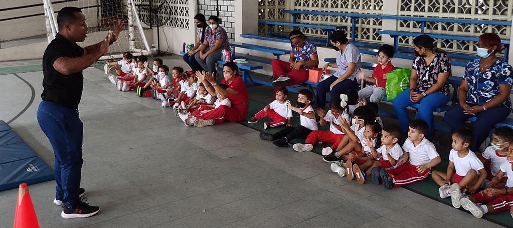 Niños del CAIPI participan de jornada deportiva