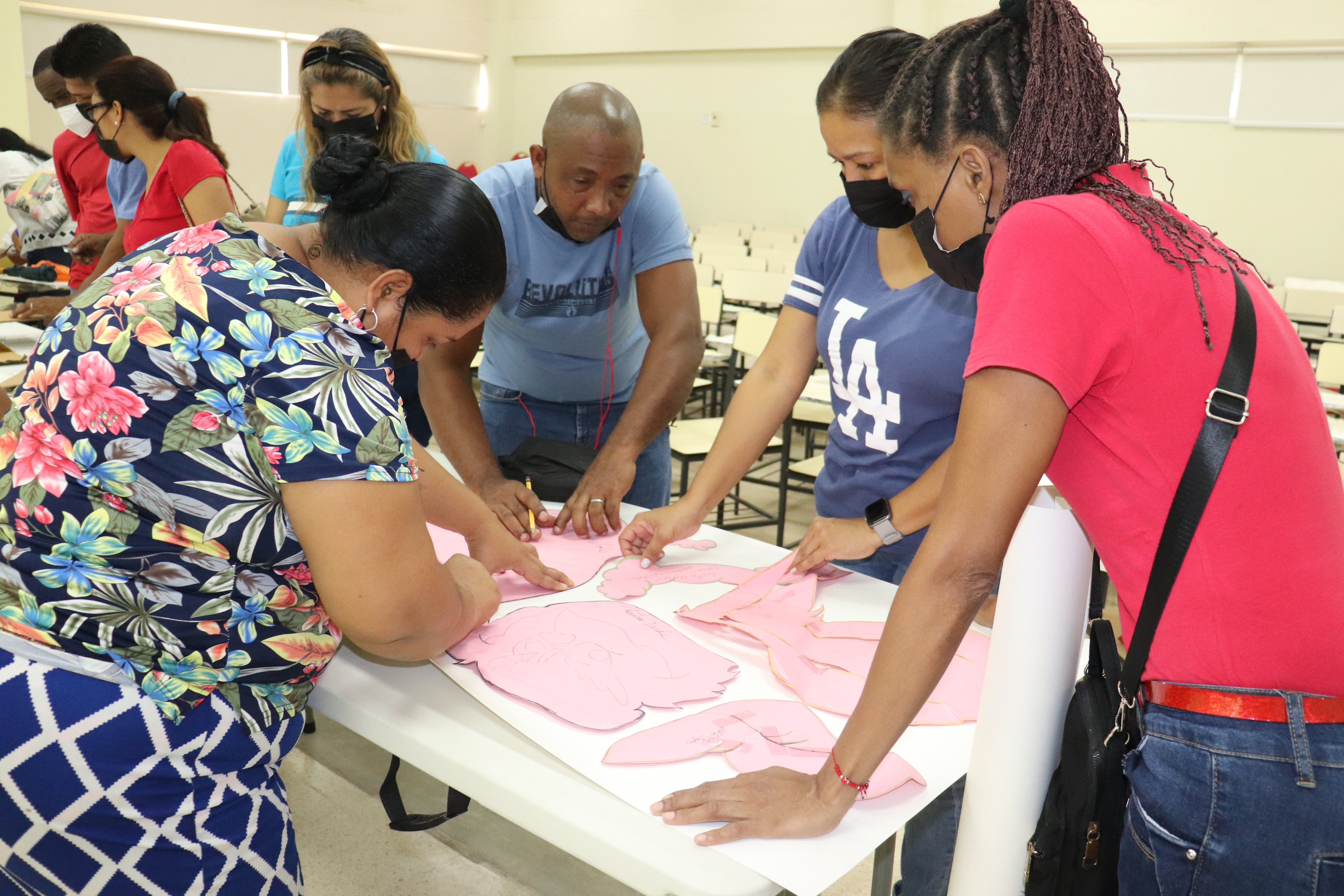 Concluye taller de Adornos Navideños