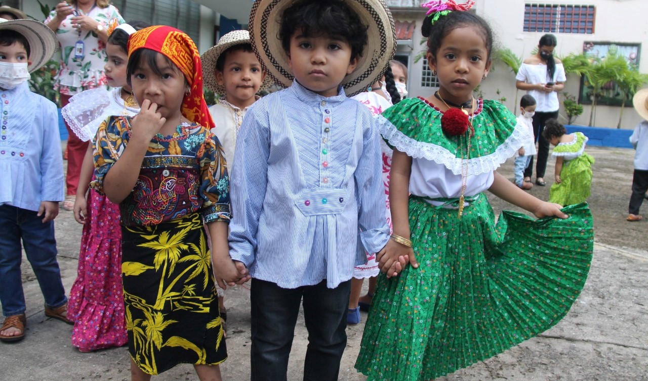 Niños del CAIPI aprenden sobre folclore y tradiciones